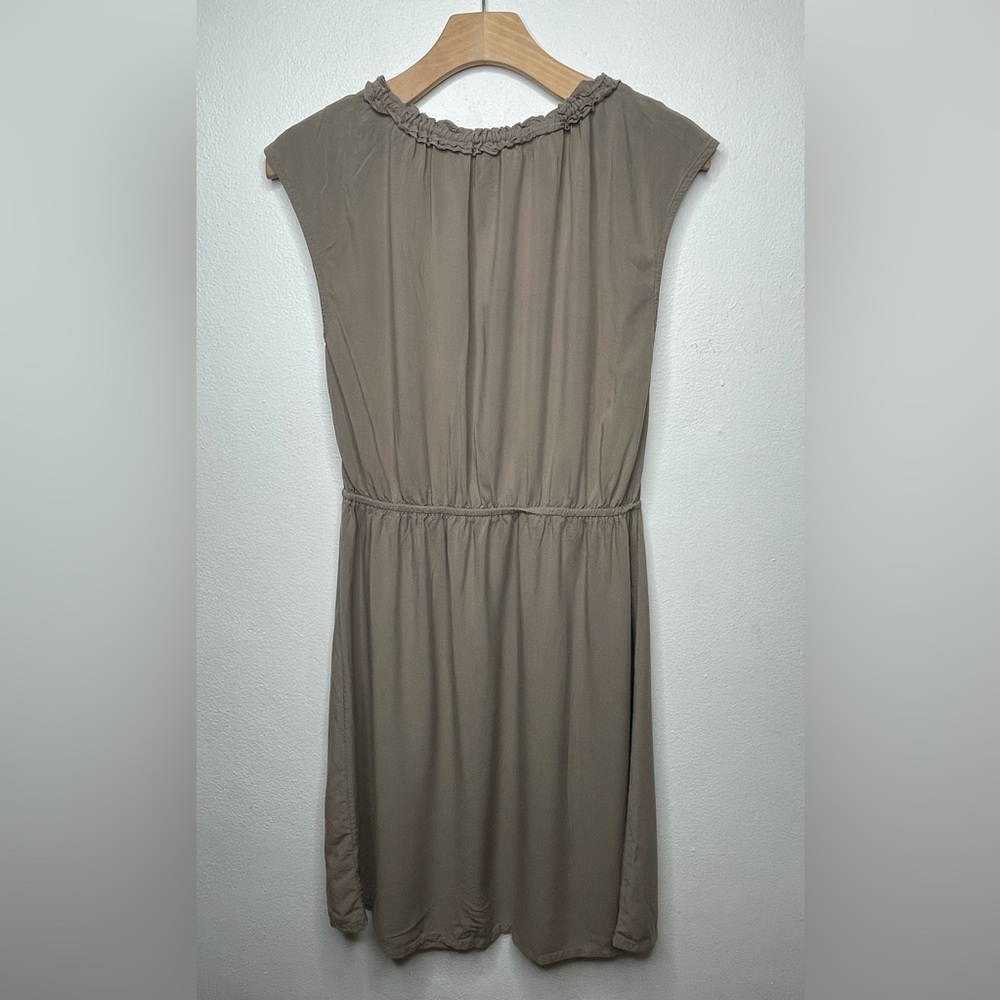 Old Navy Women’s Midi Sleeveless V-Neck Dress w/ Front tie & Buttons - Picture 5 of 6